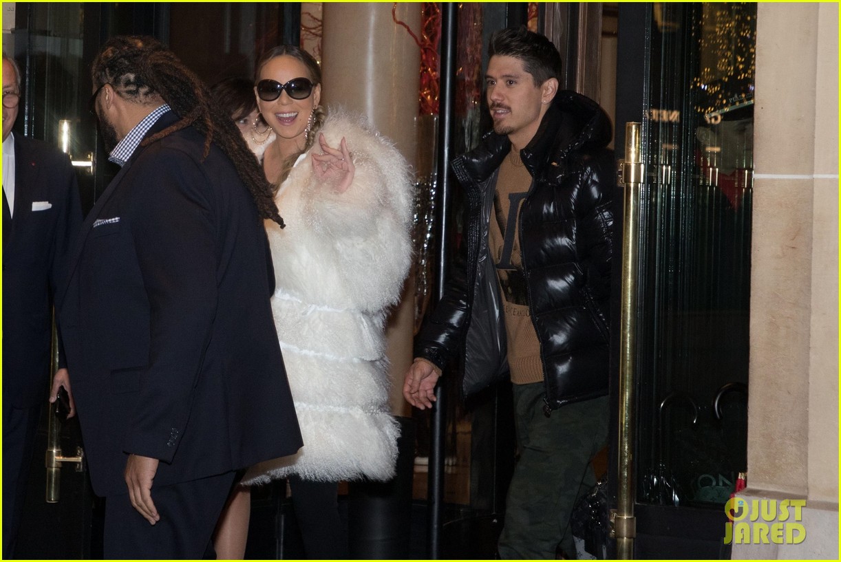 Mariah Carey Steps Out Looking Fabulous on Her Way to Her Concert in Paris! Photo 4195172