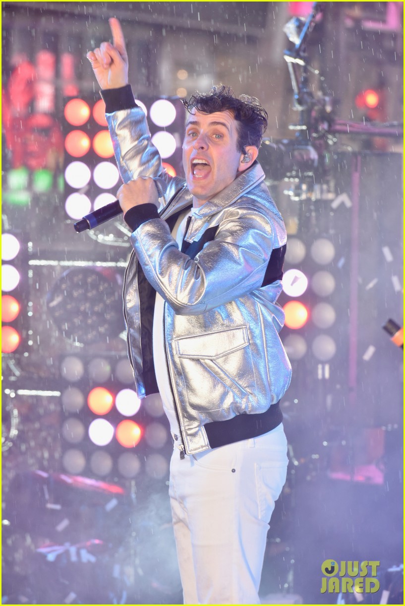 Photo new kids on the block new years eve 19 Photo 4204066 Just