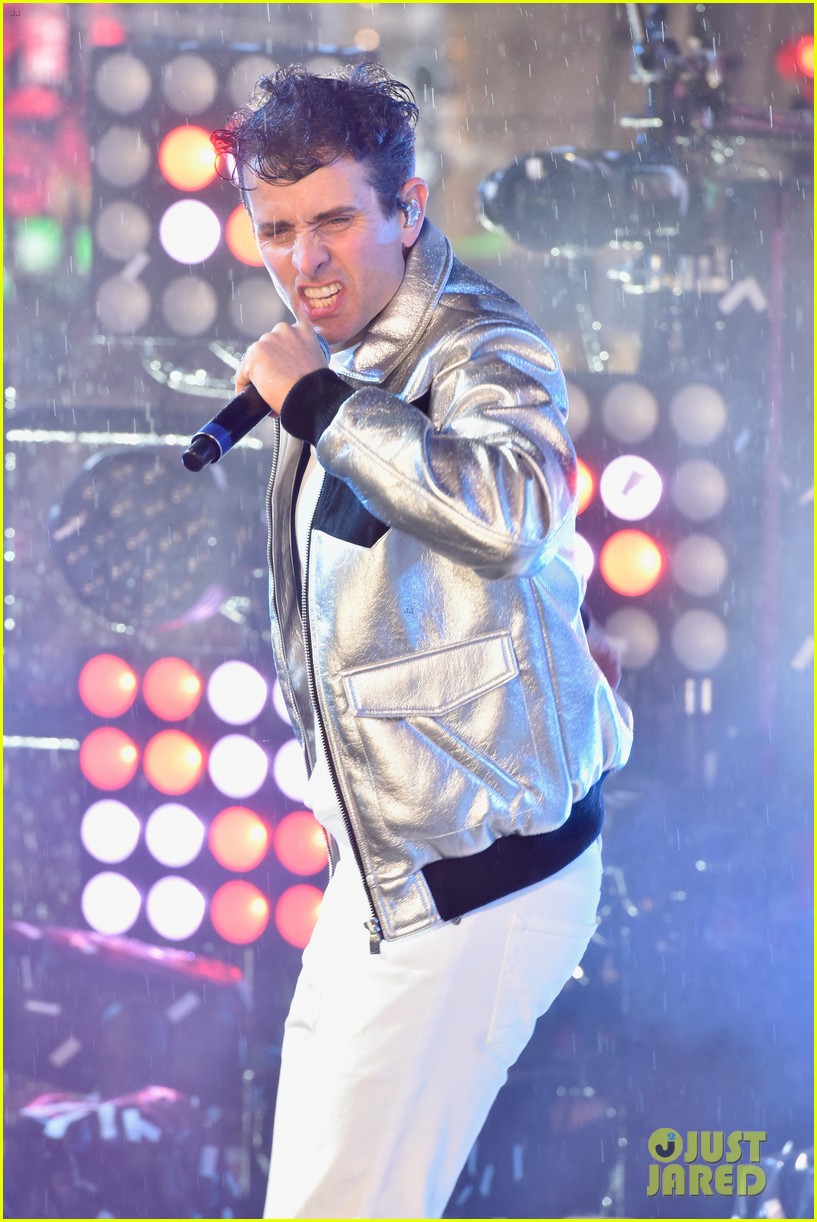 Photo new kids on the block new years eve 21 Photo 4204068 Just