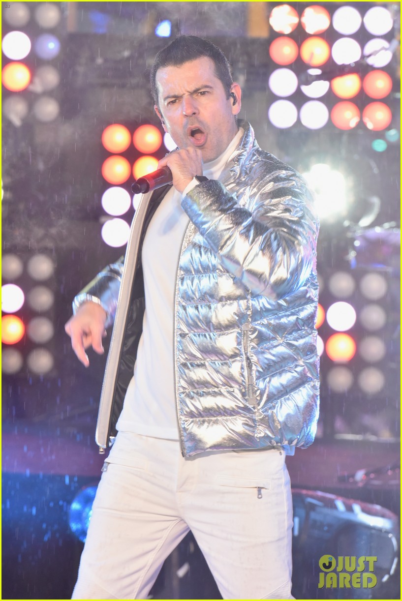 Photo new kids on the block new years eve 27 Photo 4204074 Just