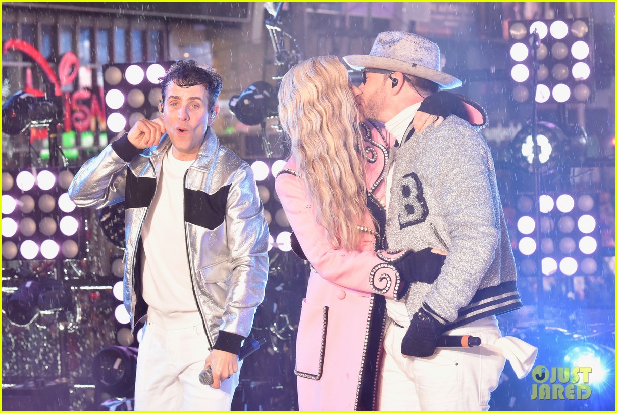 Photo new kids on the block new years eve 29 Photo 4204076 Just