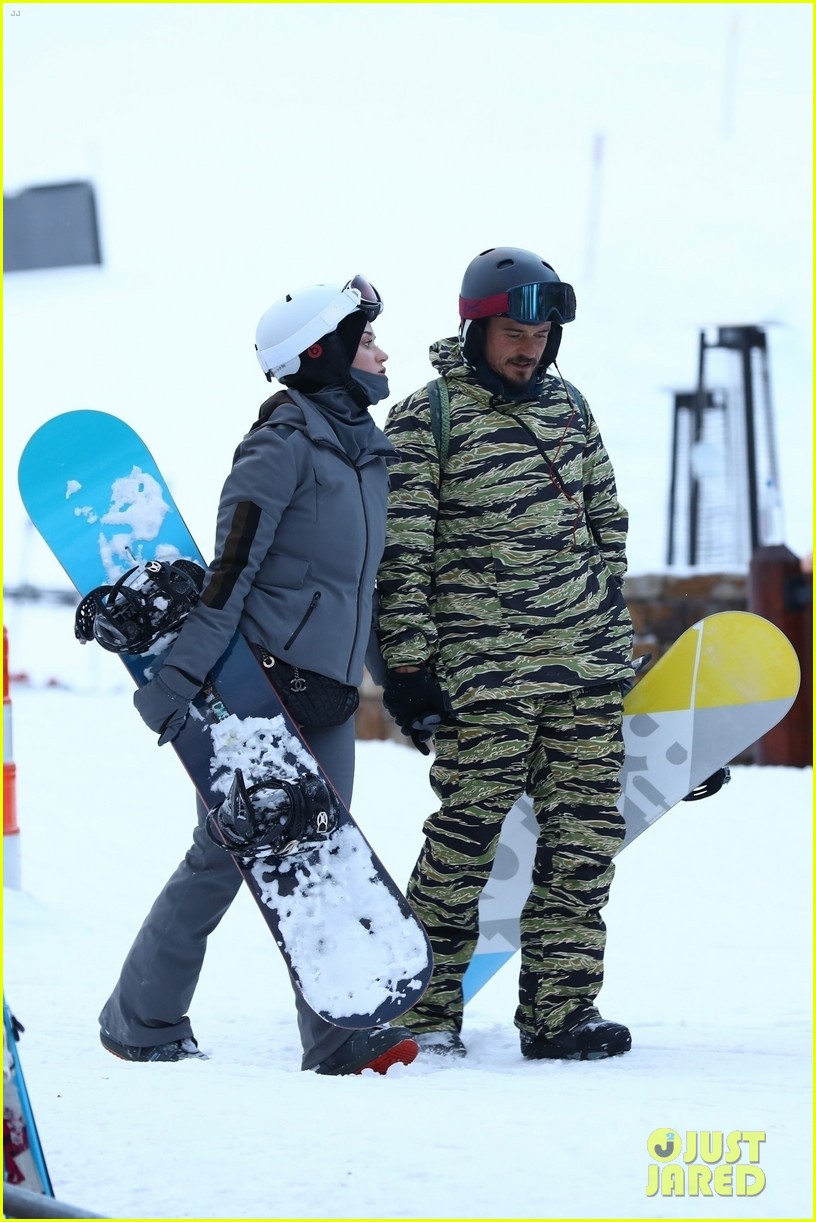 Katy Perry & Orlando Bloom Hold Hands While All Bundled Up in Aspen