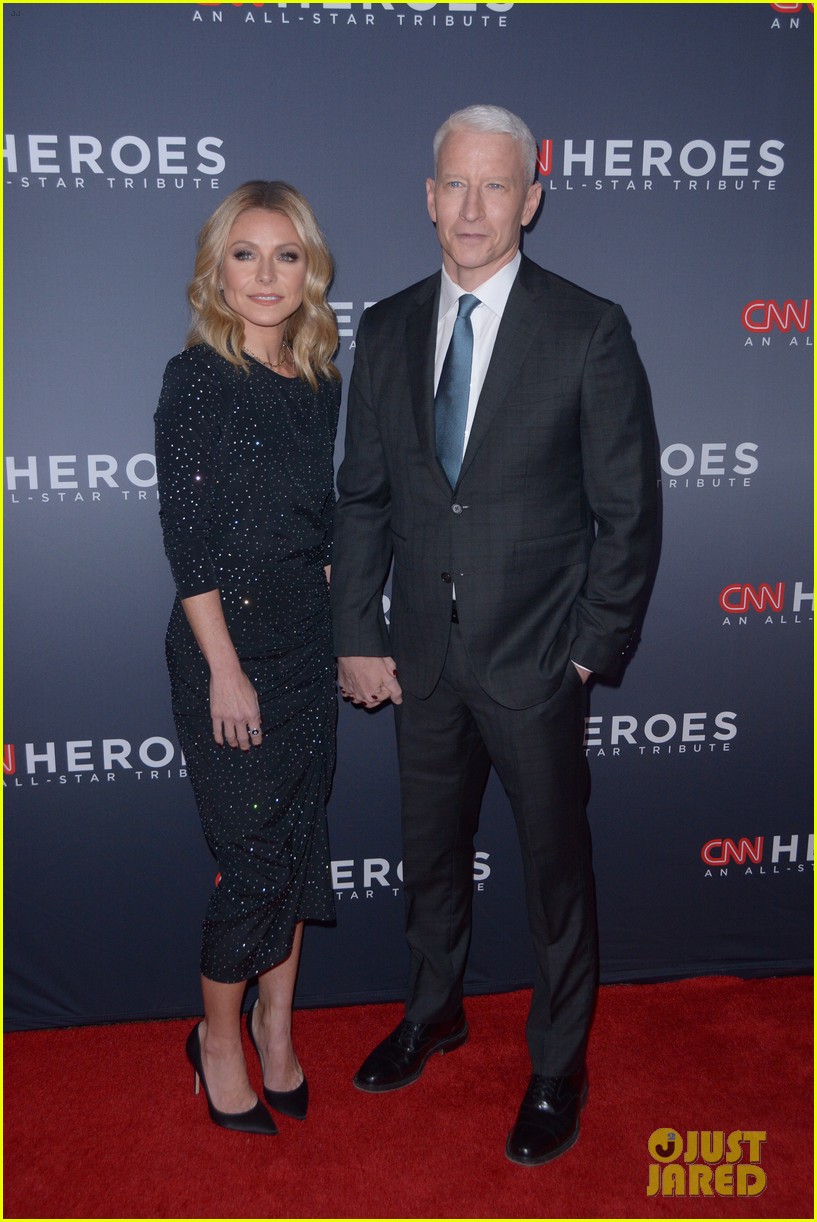 Photo kelly ripa anderson cooper host star studded cnn heroes 24