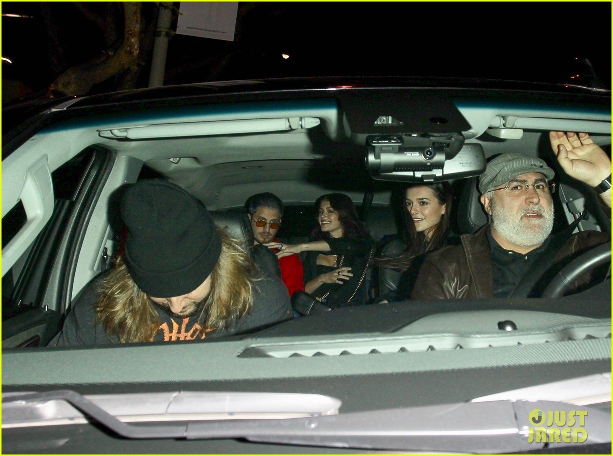 Emma Roberts & Kaia Gerber Attend John Mayer & Dave Chappelle's Show