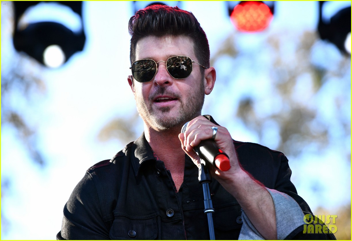 Gwen Stefani, Courteney Cox, Rita Ora & More Help Raise Funds for