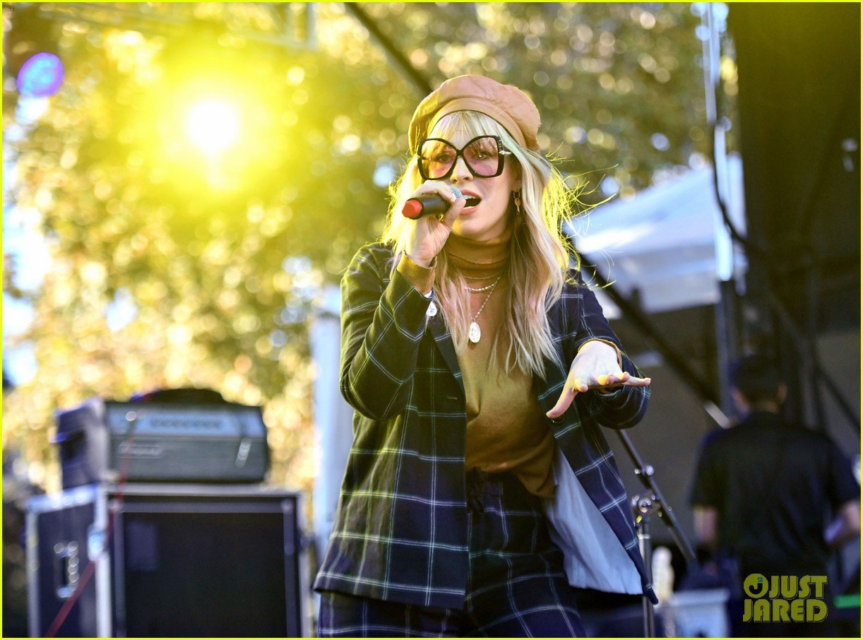 Gwen Stefani, Courteney Cox, Rita Ora & More Help Raise Funds for