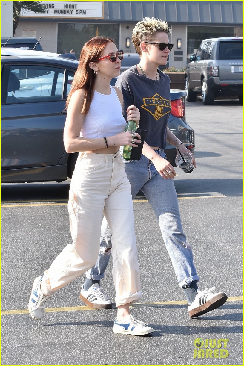 Photo: kristen stewart sara dinkin cj romero christmas eve lunch 05