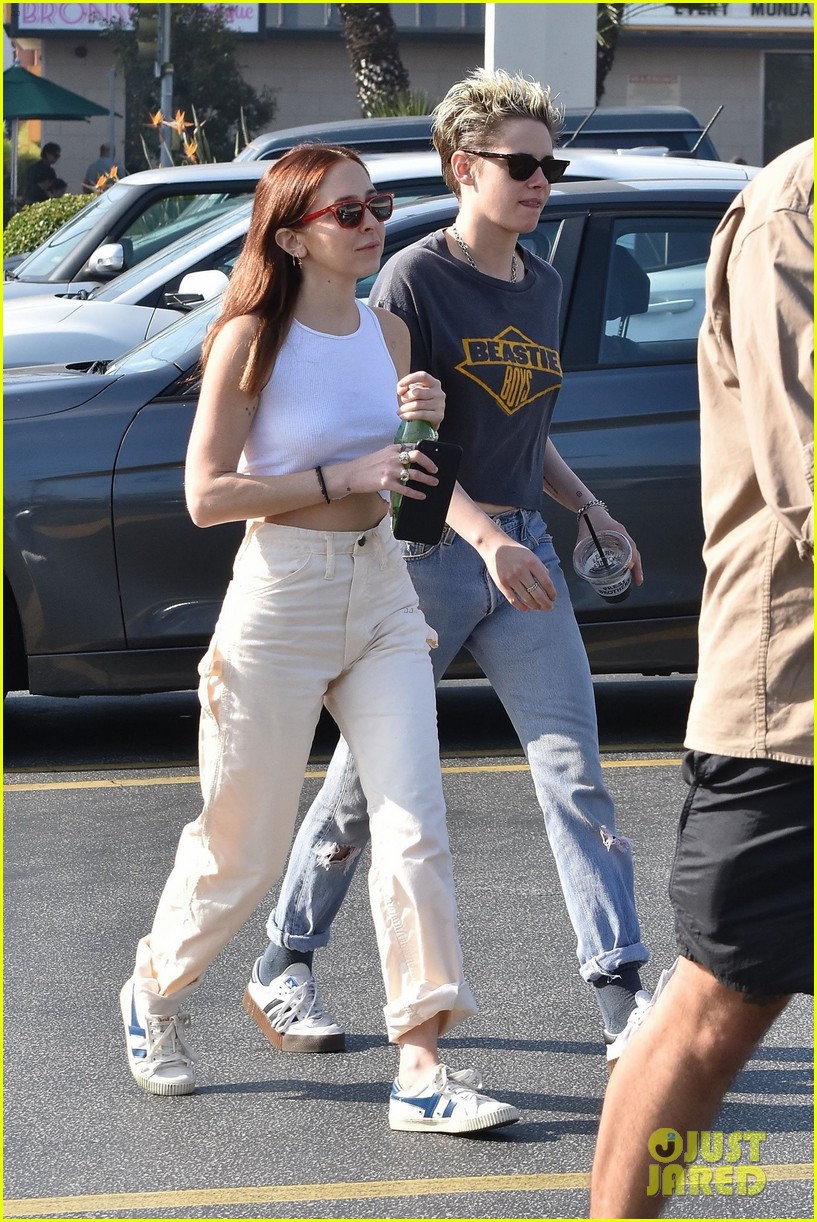 Photo: kristen stewart sara dinkin cj romero christmas eve lunch 13