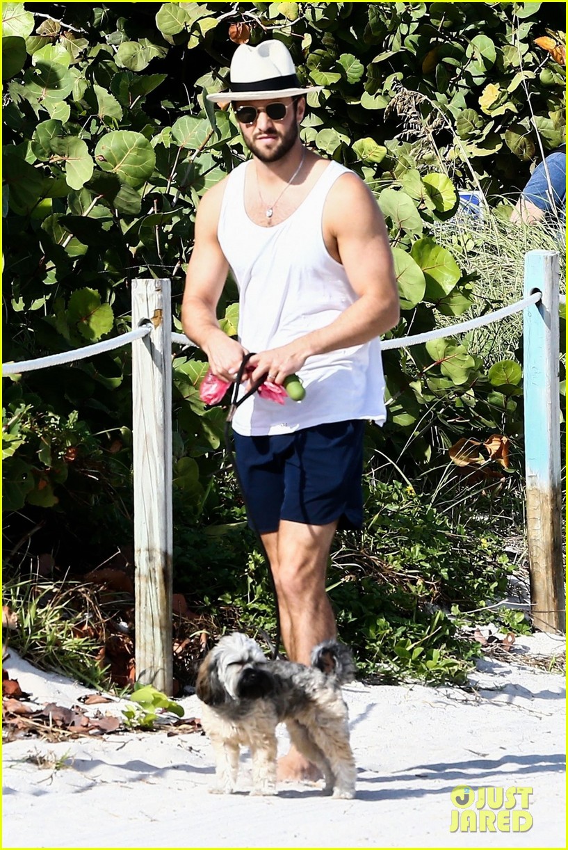 Emily VanCamp & Josh Bowman Share Honeymoon Kisses in Miami!: Photo