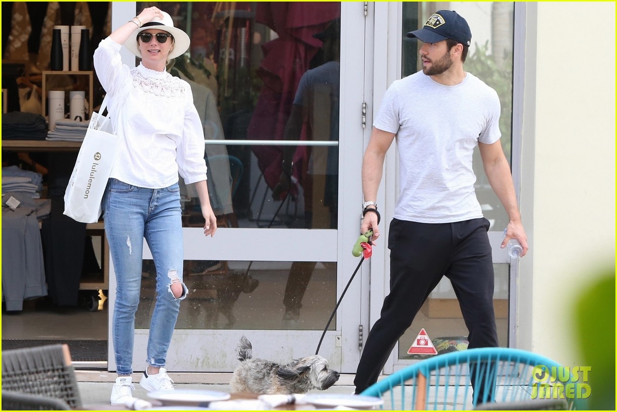 Emily VanCamp & Josh Bowman Share Honeymoon Kisses in Miami!: Photo