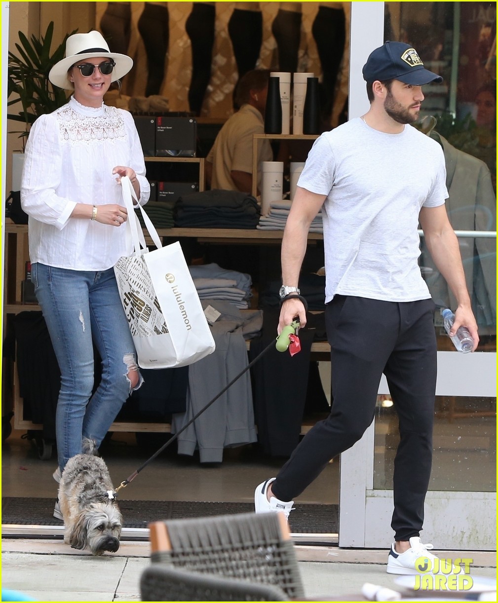 Emily VanCamp & Josh Bowman Share Honeymoon Kisses in Miami!: Photo