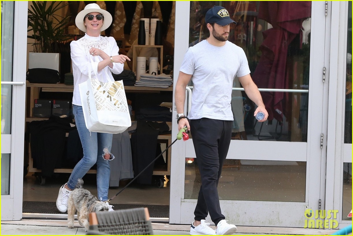 Emily VanCamp & Josh Bowman Share Honeymoon Kisses in Miami!: Photo