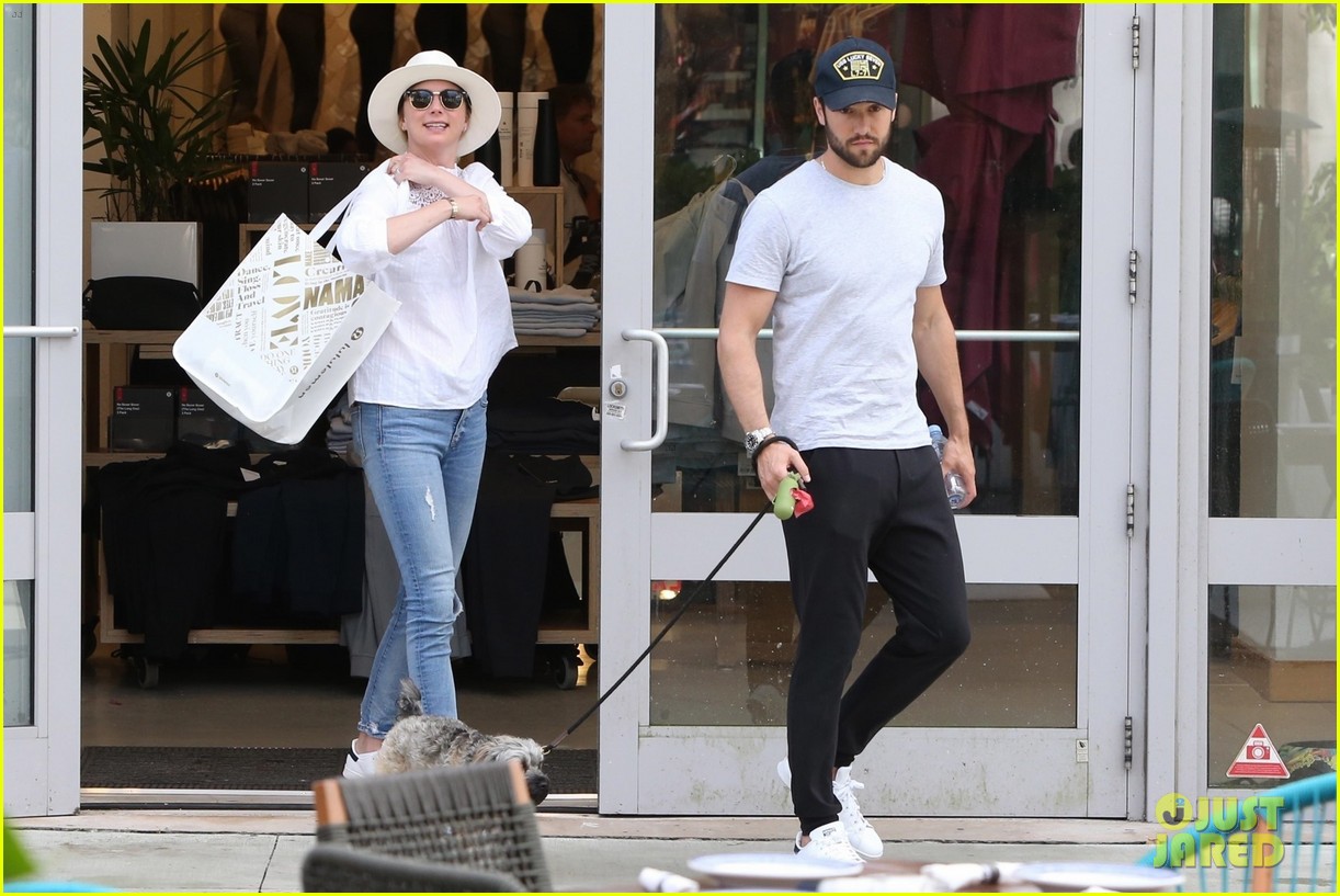 Emily VanCamp & Josh Bowman Share Honeymoon Kisses in Miami!: Photo