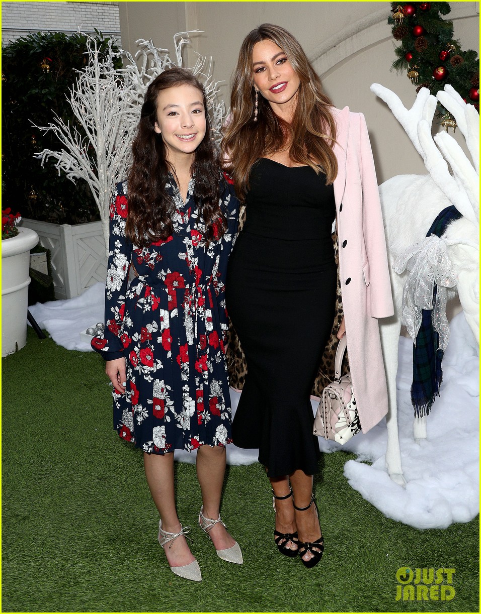 Photo: sofia vergara elizabeth olsen jennifer morrison step out for