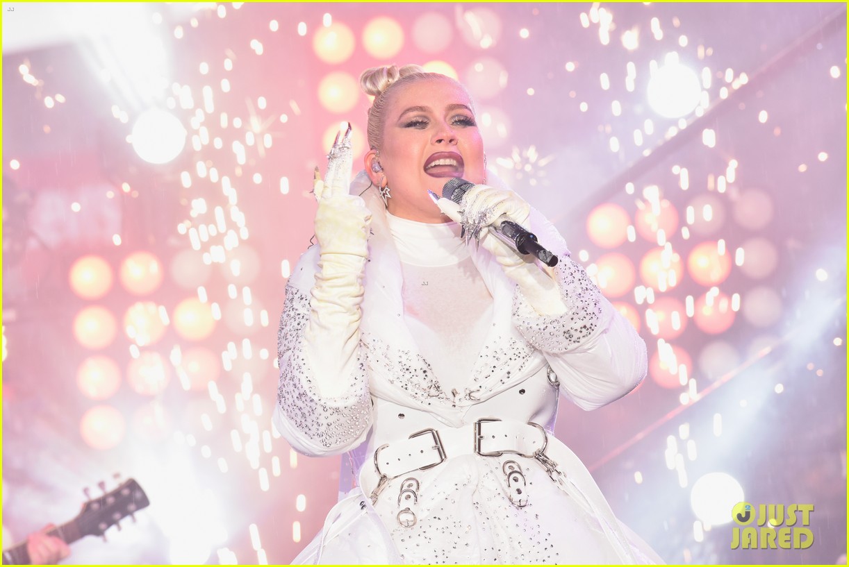 Photo: christina aguilera new years eve times square 02 | Photo 4204119