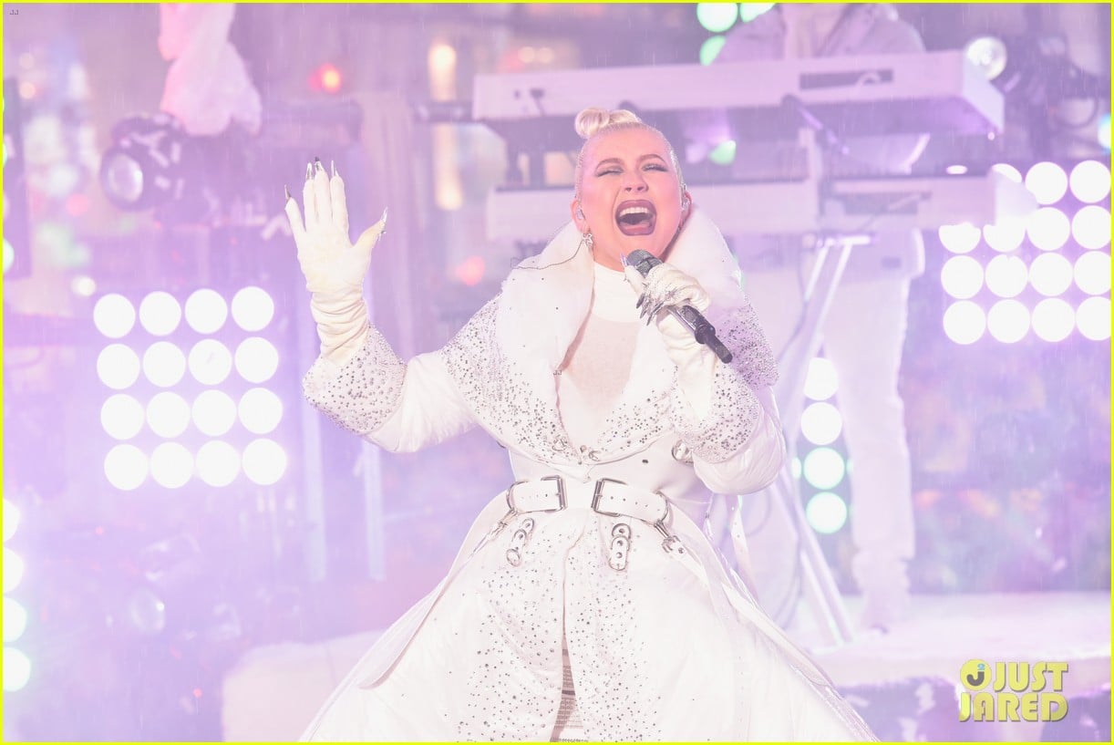 Photo: christina aguilera new years eve times square 04 | Photo 4204121