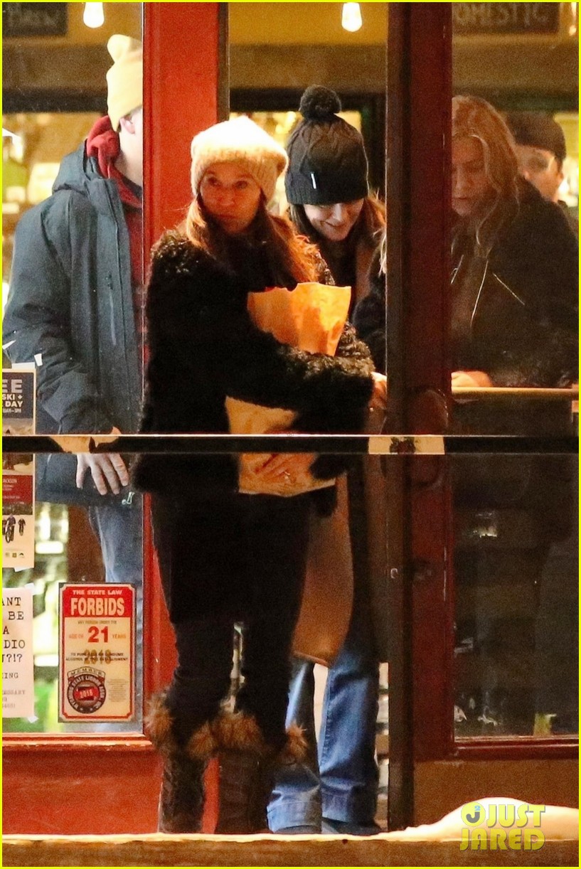 Jennifer Aniston Hangs with Celeb Pals Jimmy Kimmel & Jason Bateman on