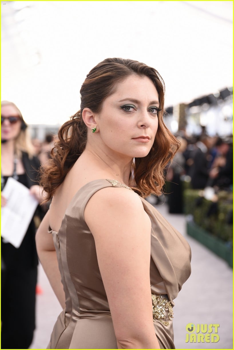Photo: rachel bloom glows in gold at sag awards 2019 04 | Photo 4218054