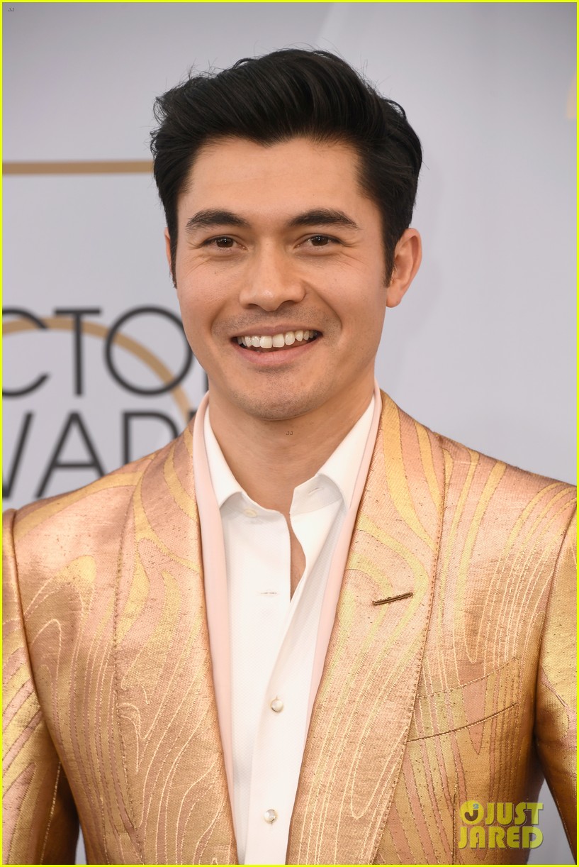 Henry Golding, Michelle Yeoh, & 'Crazy Rich Asians' Cast Dress to(01)