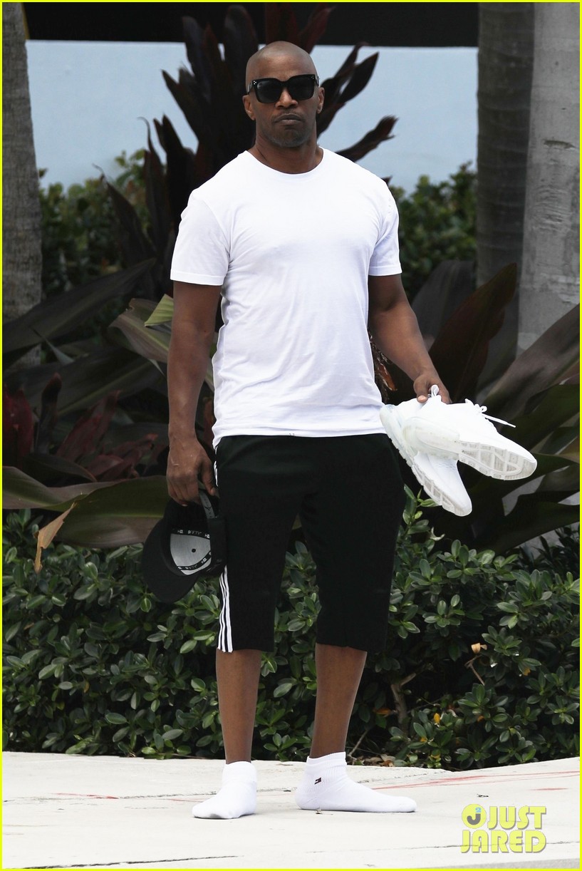 Jamie Foxx Spends Time With Daughters After Spending Holidays with