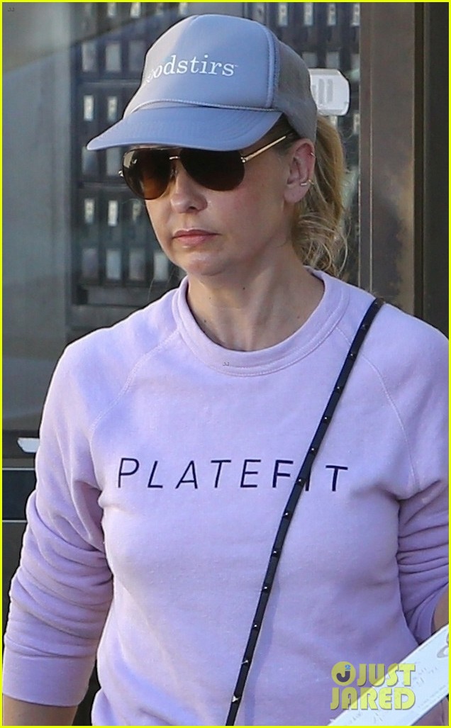 Sarah Michelle Gellar Heads to Workout in Brentwood: Photo 4219088