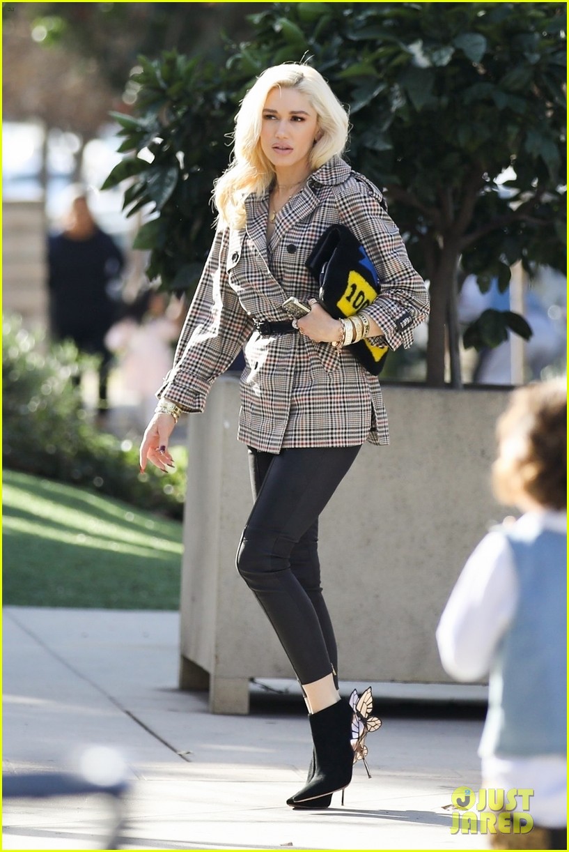 Gwen Stefani Starts Off Her Sunday with Church: Photo 4217850 | Gwen