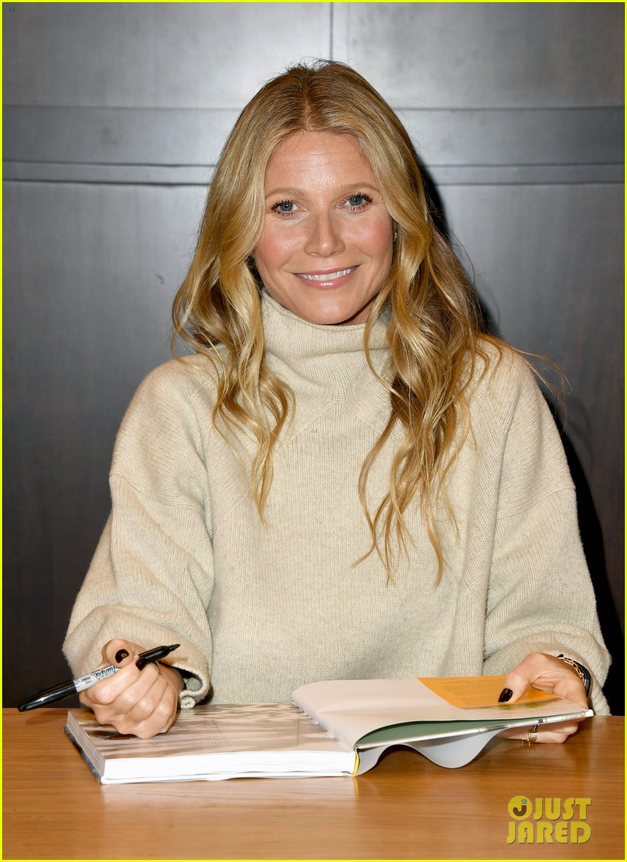 Photo: gwyneth paltrow the clean plate book signing 03 | Photo 4212369
