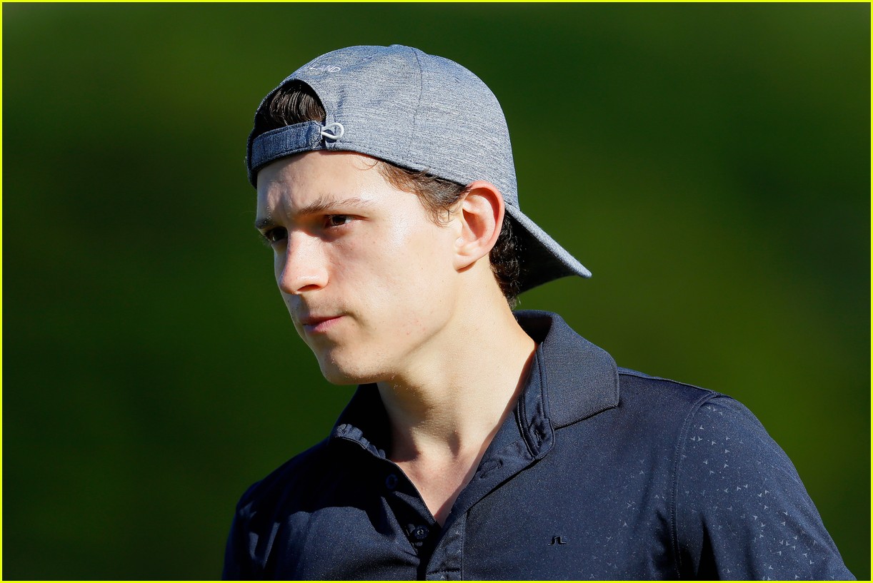 Photo tom holland plays golf with jordan spieth ahead of sony open in