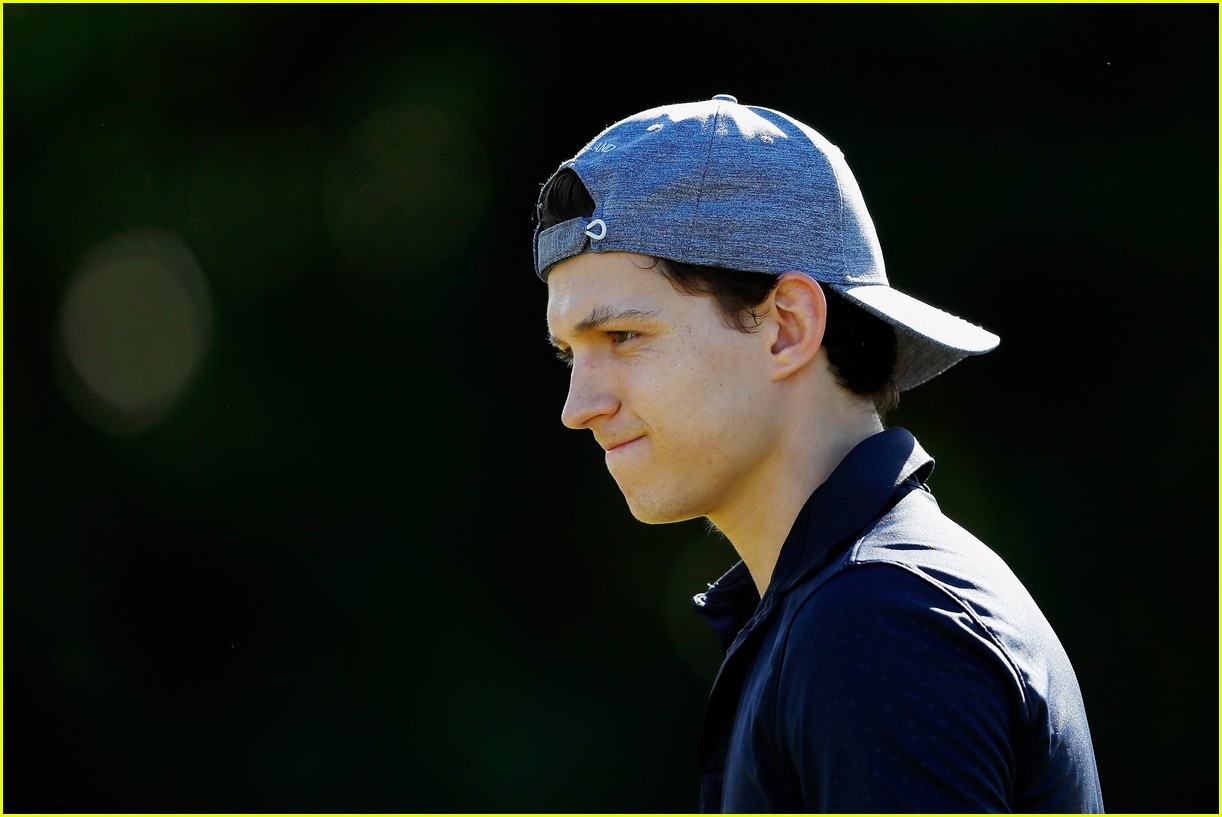 Photo tom holland plays golf with jordan spieth ahead of sony open in