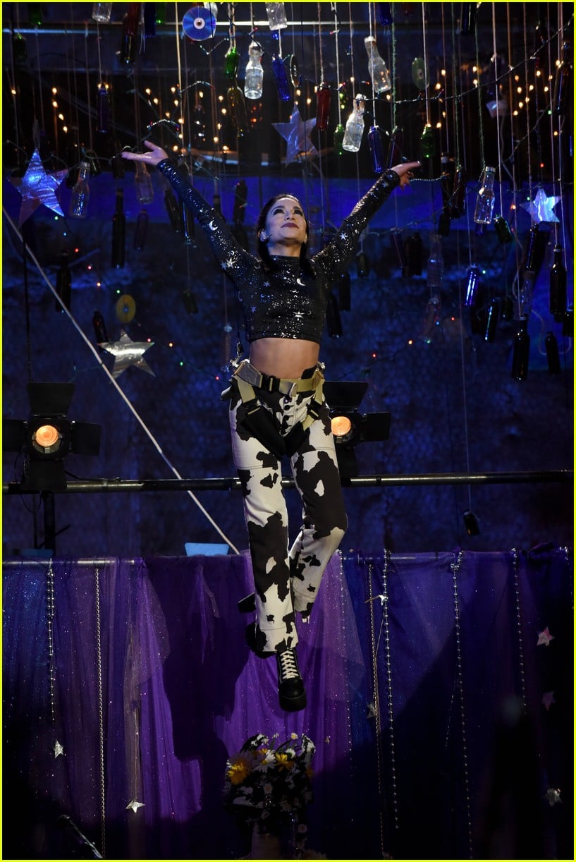 Photo: vanessa hudgens over the moon rent live 01 | Photo 4219076