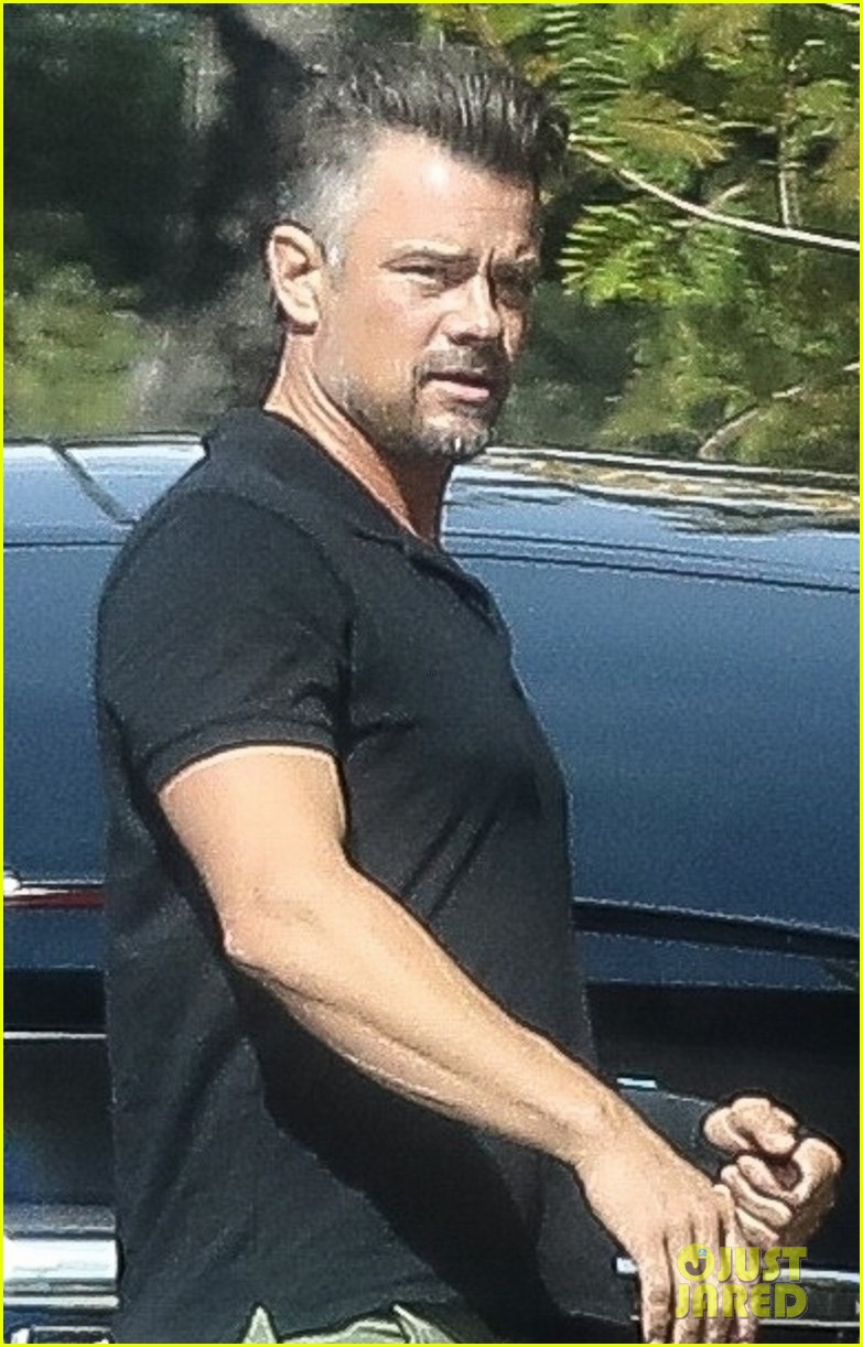 Photo josh duhamel sports arm brace after elbow surgery 03 Photo