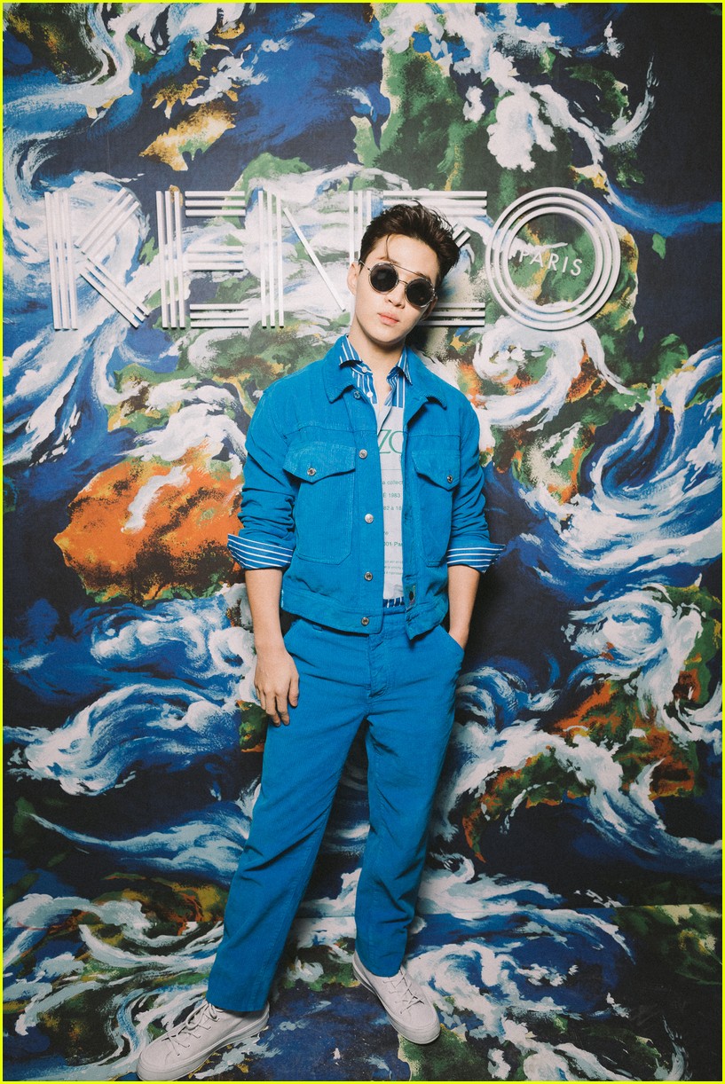 J Balvin, Maisie Williams & Winnie Harlow Attend Kenzo Show During