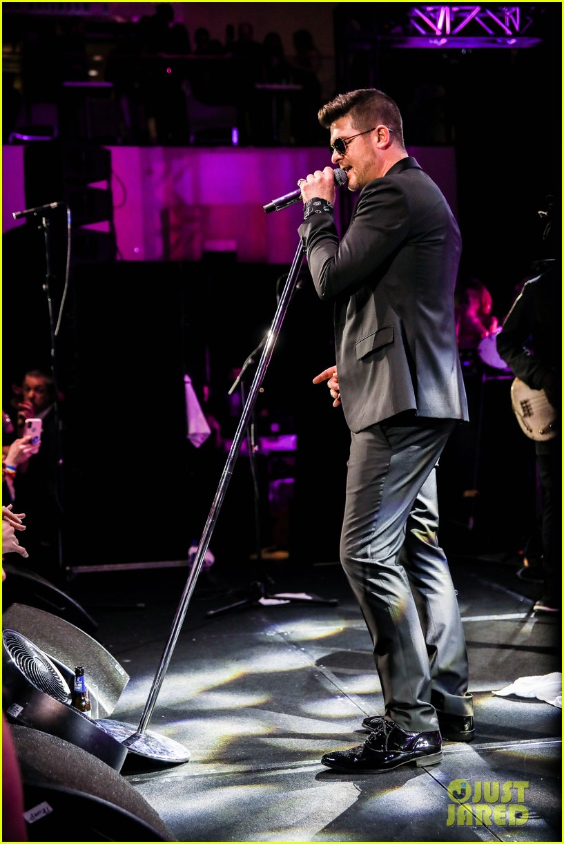 Lindsay Lohan & Robin Thicke Attend Marriott Marquis' New Year's Eve