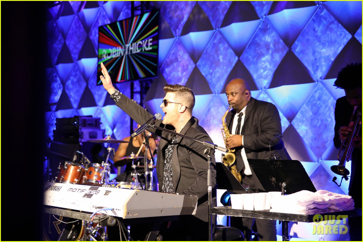 Lindsay Lohan & Robin Thicke Attend Marriott Marquis' New Year's Eve