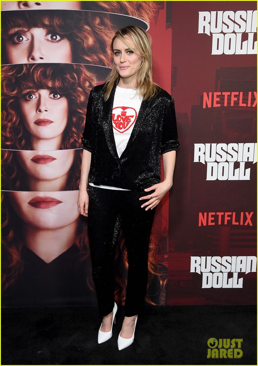 Photo: natasha lyonne amy poehler hit the red carpet at russian doll
