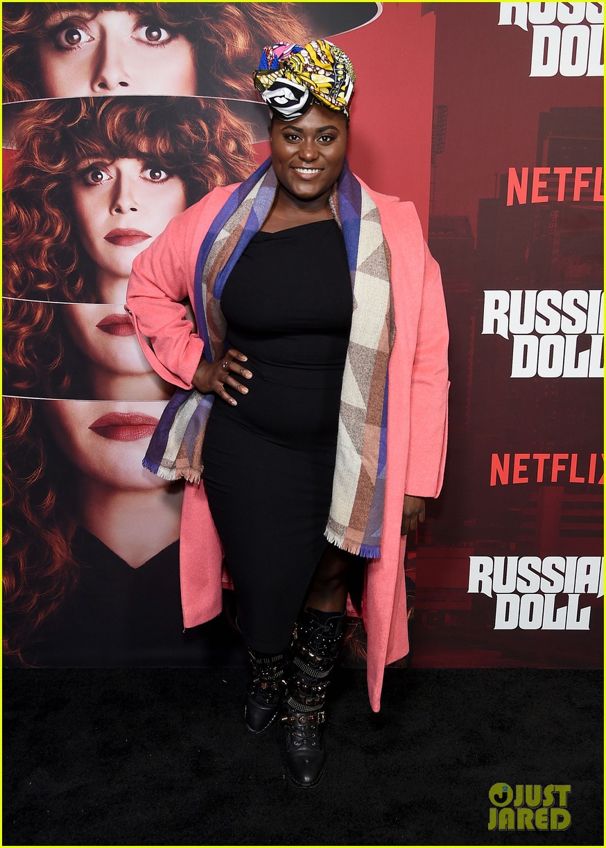 Photo: natasha lyonne amy poehler hit the red carpet at russian doll