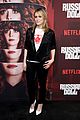 natasha lyonne amy poehler hit the red carpet at russian doll premiere 01
