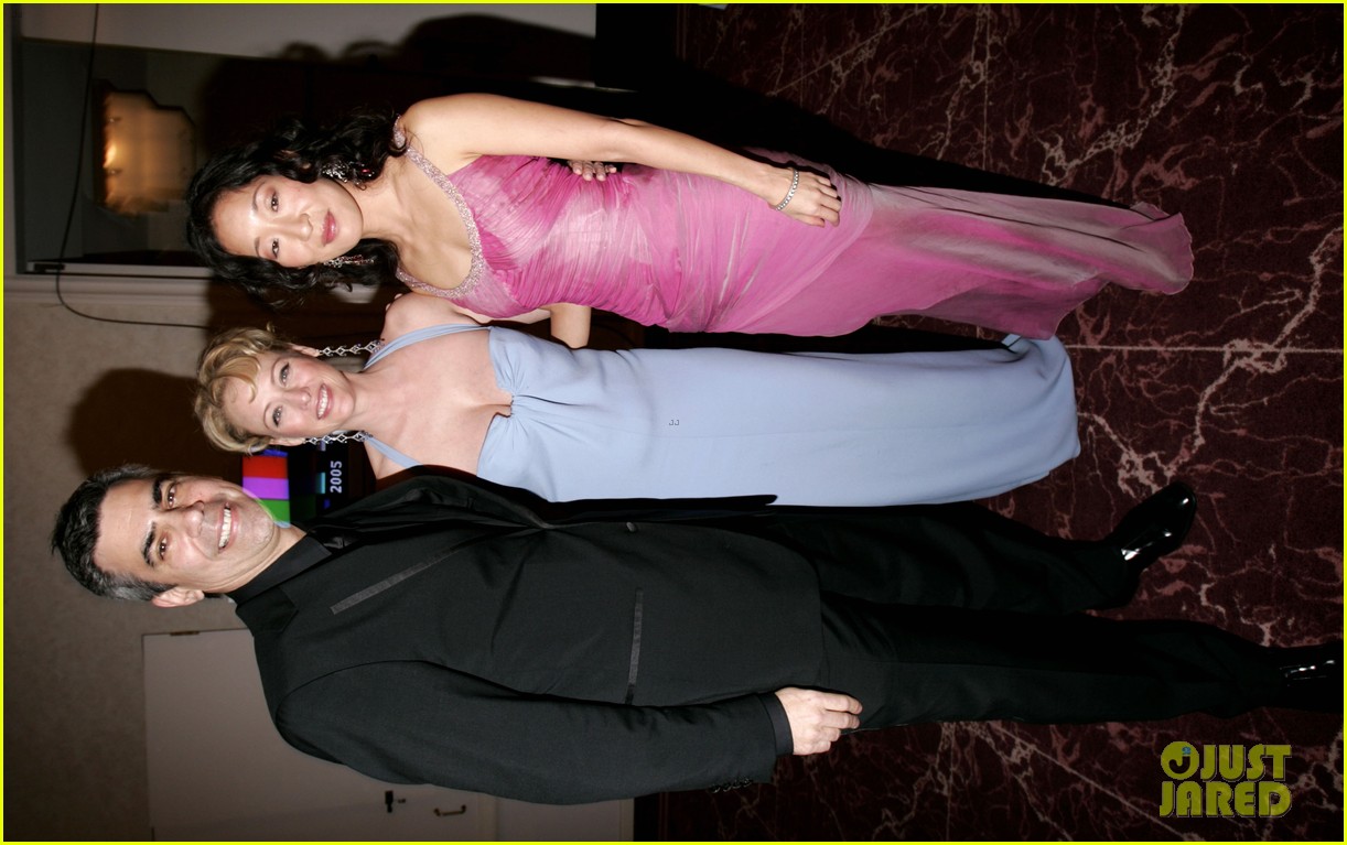 Sandra Oh at Past Golden Globes - See Her Red Carpet Looks!: Photo