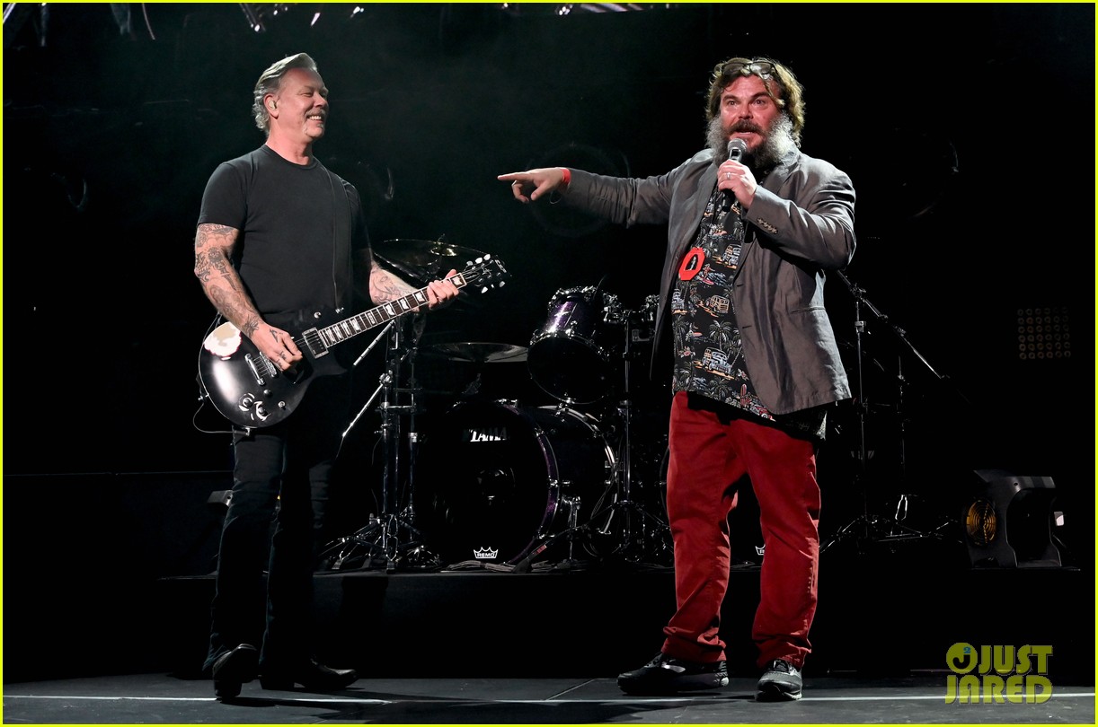 Photo: brad pitt josh brolin courteney cox honor chris cornell at all