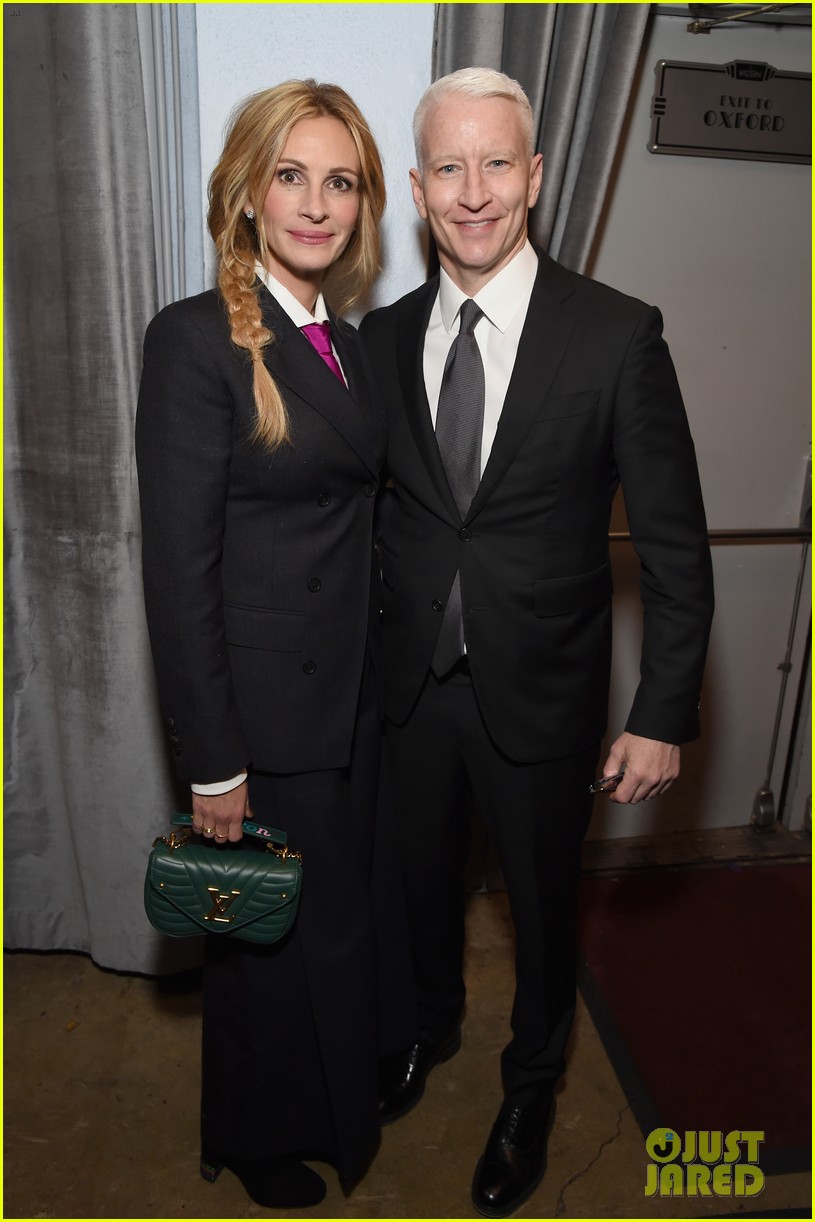 Julia Roberts Joins Her Famous Friends at Sean Penn's Gala Photo