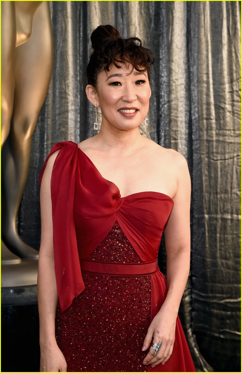 Sandra Oh Looks Lovely in Red at SAG Awards 2019 Photo 4217985