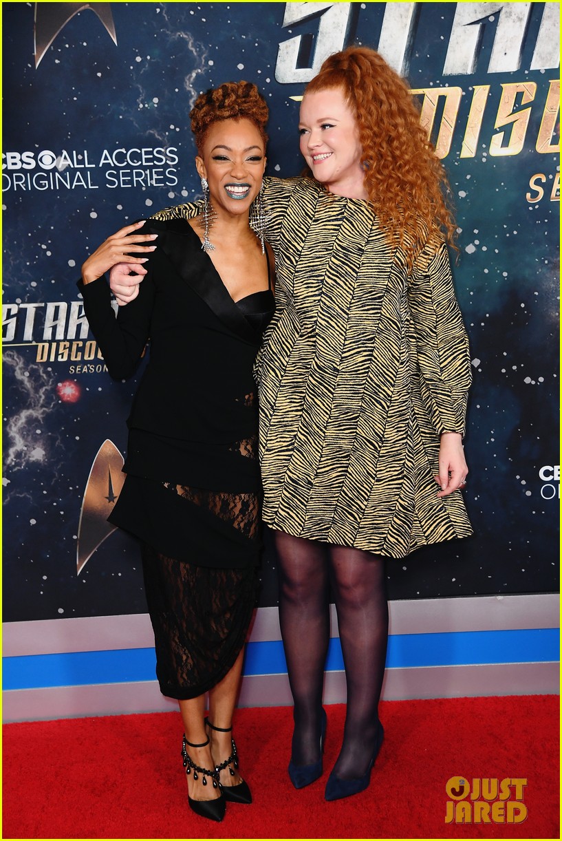 Photo: sonequa martin green rebecca romijn star trek discovery premiere