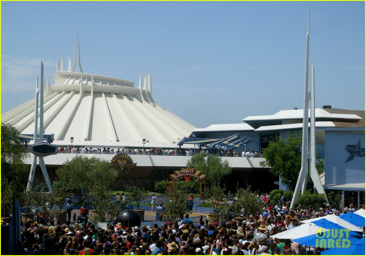 Space Mountain Rider Jumps Off Ride at Disneyland Photo 4221174