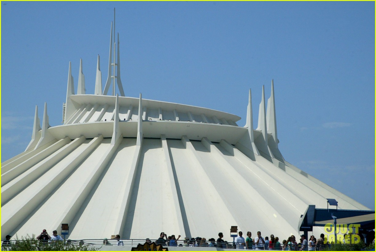 Space Mountain Rider Jumps Off Ride at Disneyland Photo 4221175