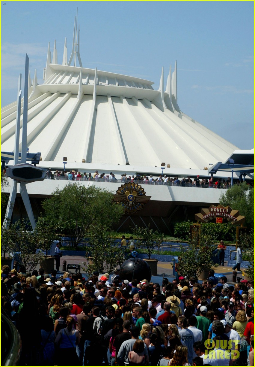 Space Mountain Rider Jumps Off Ride at Disneyland Photo 4221176