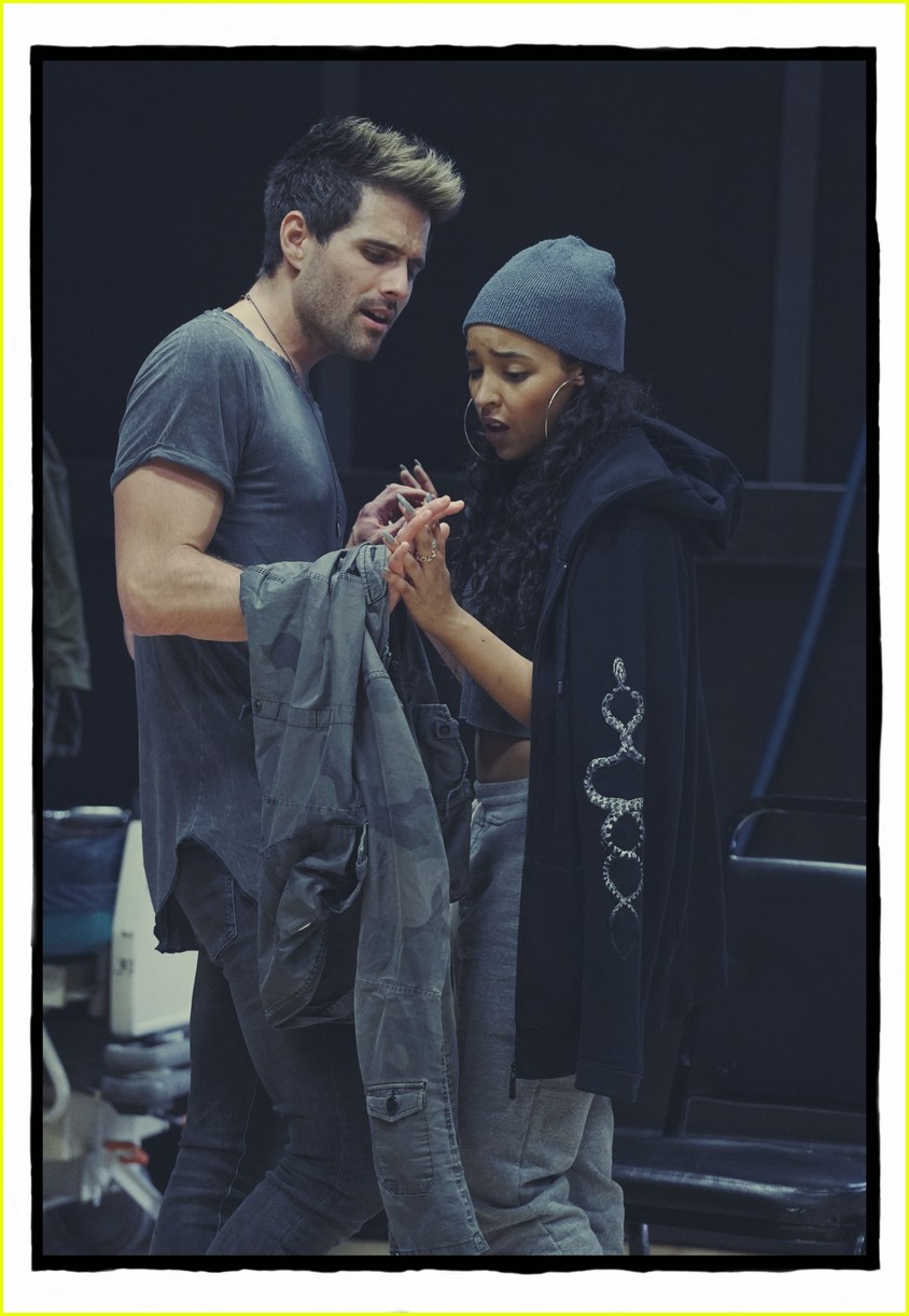 Photo: tinashe as mimi in rent live 05 | Photo 4217829 | Just Jared