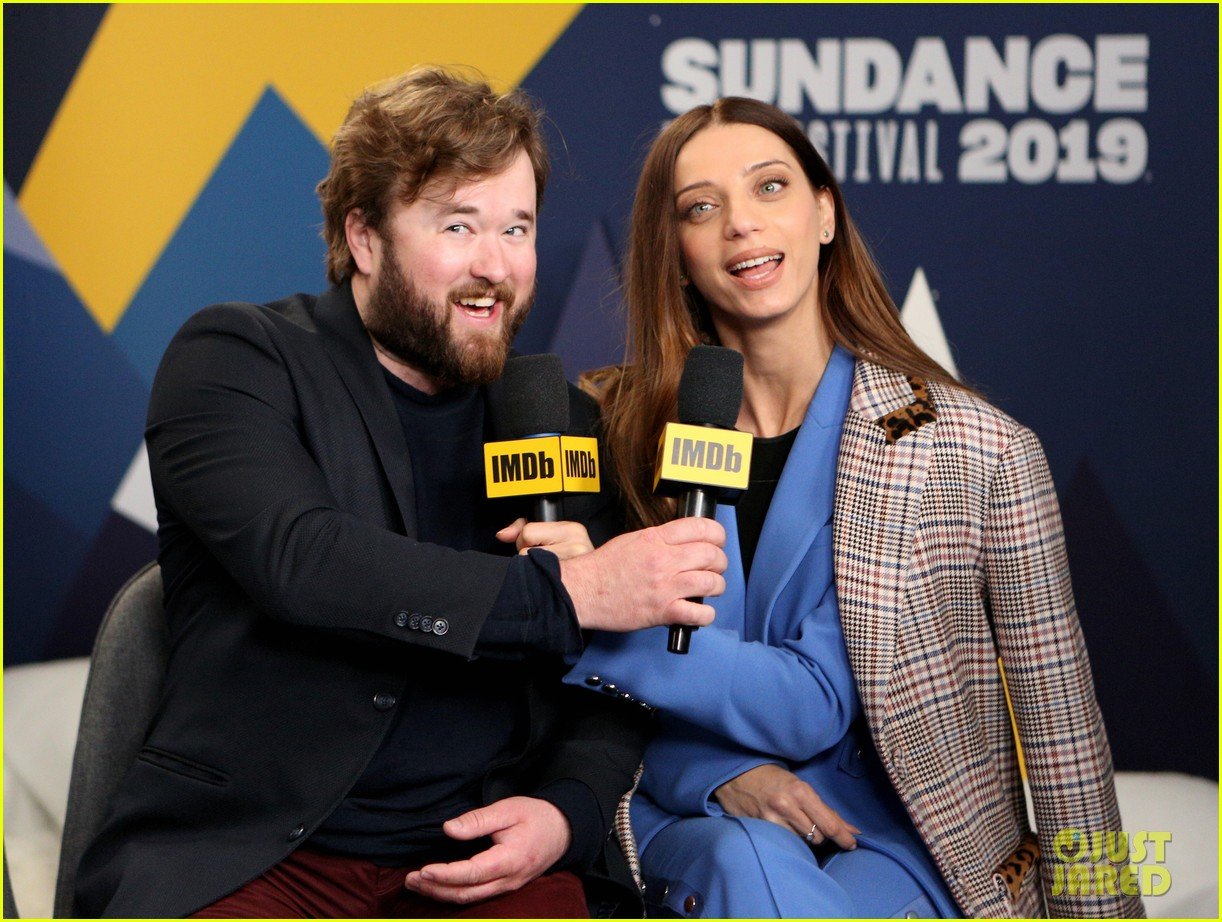 Zac Efron Debuts Bleached Blonde Hair at Sundance Film Festival 2019