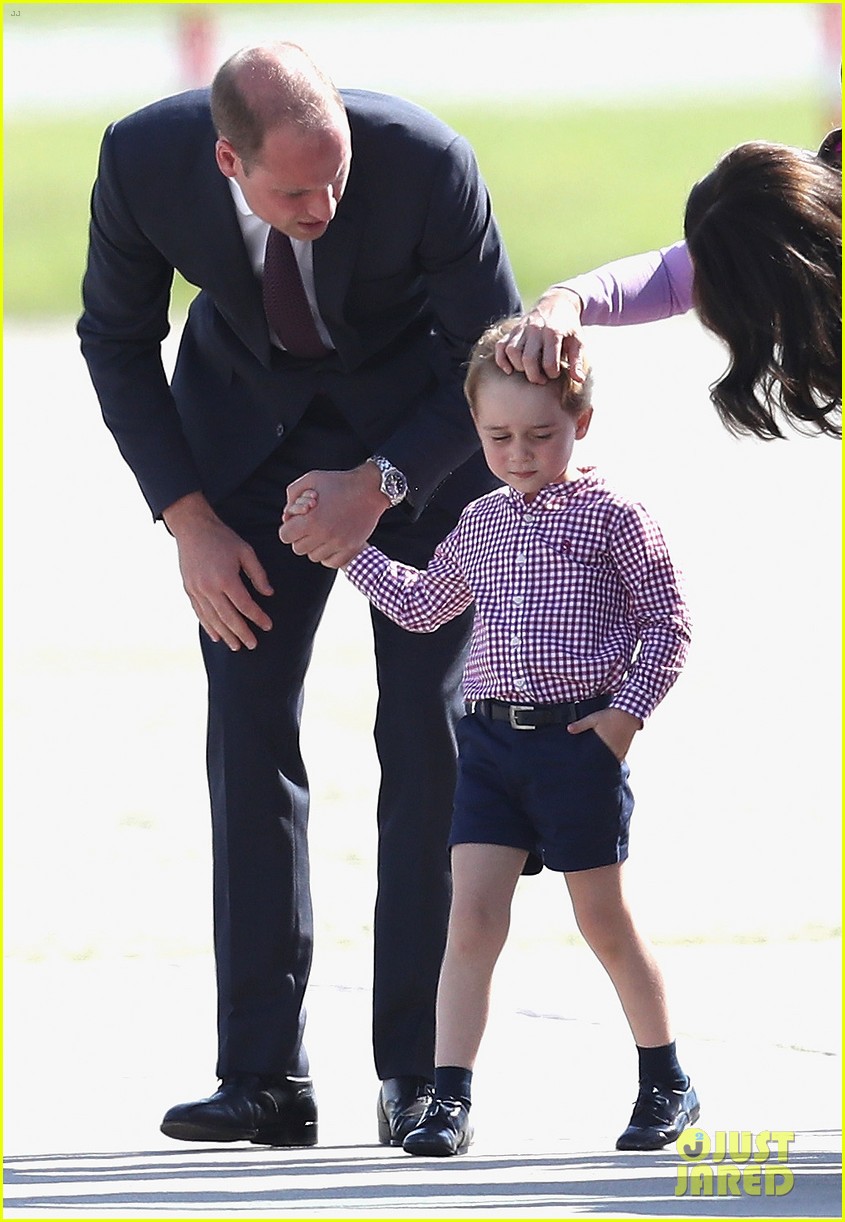 Anne Hathaway Picked Up a Parenting Tip from Kate Middleton & Prince