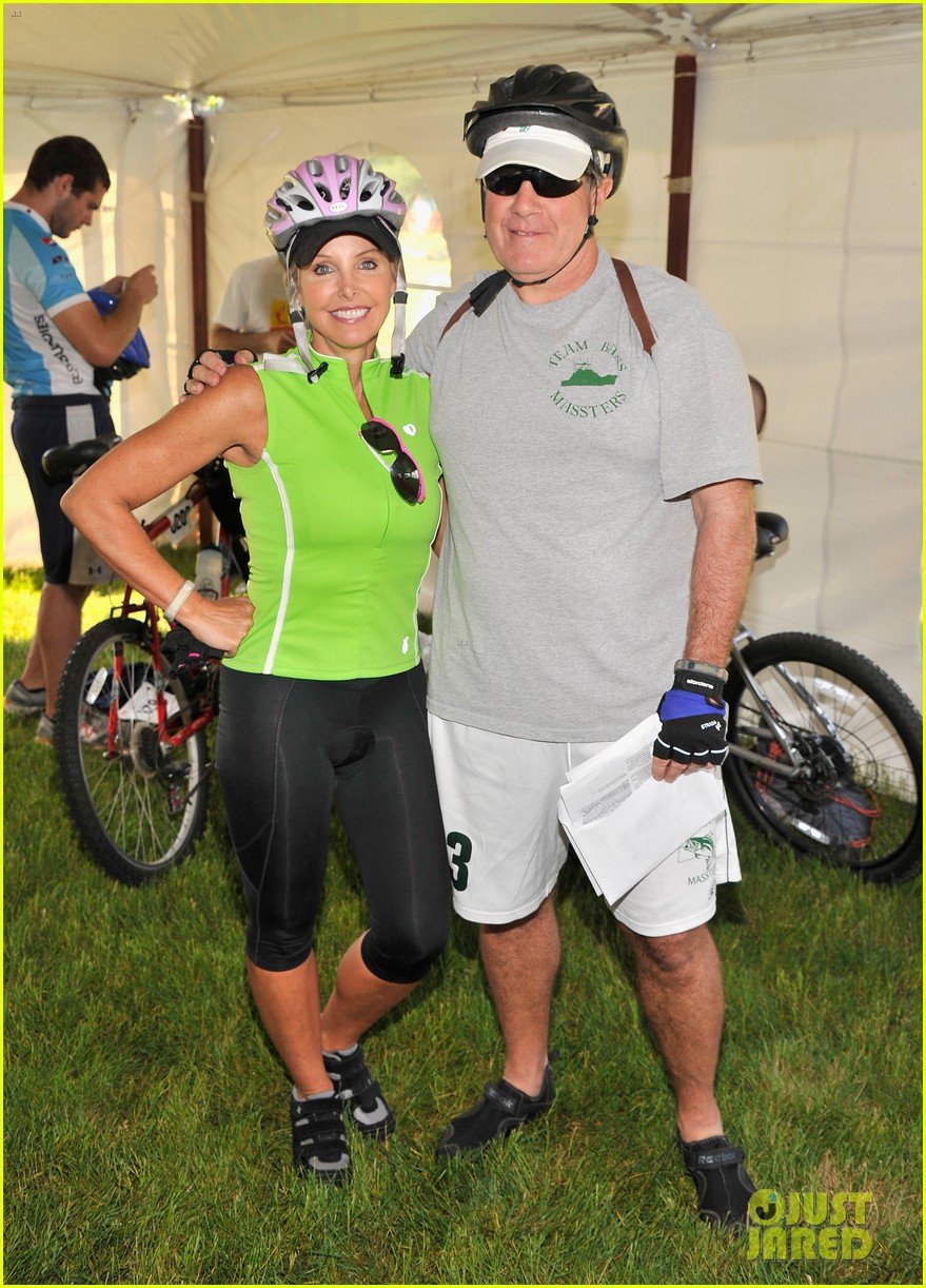 Who Is Bill Belichick's Girlfriend? Meet Linda Holliday! Photo 4222547