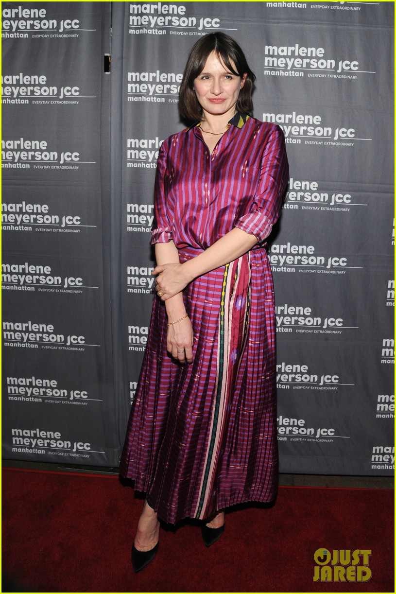 Emily Blunt & Emily Mortimer Reunite at 'To Dust' Premiere!: Photo